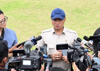 Menteri Sekretaris Negara Prasetyo Hadi menyampaikan keterangannya kepada awak media di Ibu Kota Nusantara (IKN) pada Selasa, 13 Januari 2026