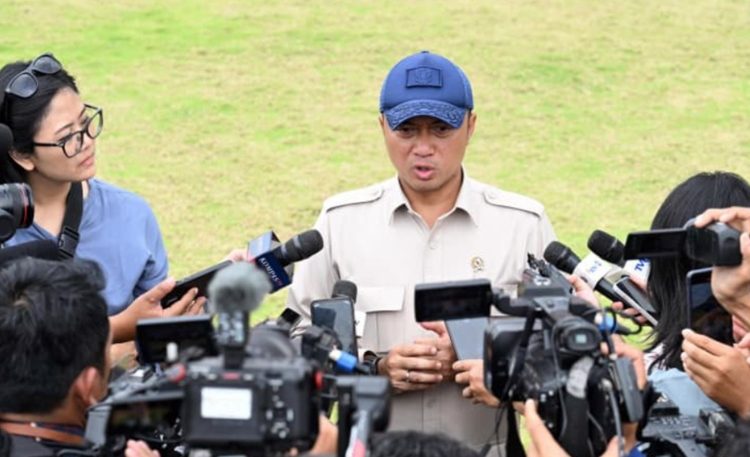 Menteri Sekretaris Negara Prasetyo Hadi menyampaikan keterangannya kepada awak media di Ibu Kota Nusantara (IKN) pada Selasa, 13 Januari 2026