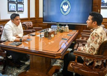 Seskab Teddy menerima kunjungan Wakil Gubernur Jawa Timur Emil Elestianto Dardak di Kantor Sekretariat Kabinet, Jakarta, pada Rabu, 28 Januari 2026