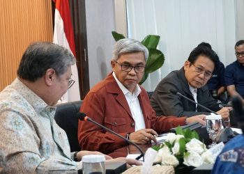 Pimpinan KPK bersama Menteri Koordinator Bidang Perekonomian dan Direktur Utama PT Pertamina dalam rapat koordinasi di Gedung Merah Putih KPK, Jakarta, Rabu (14/1/2026)