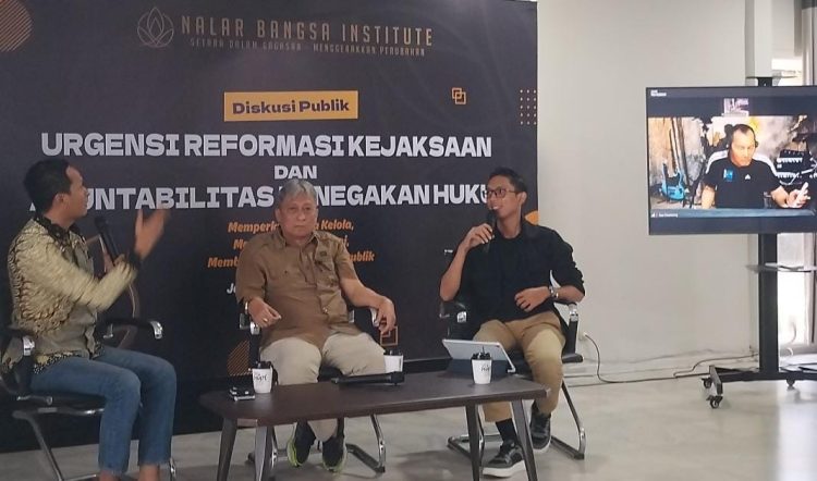 Reformasi Kejaksaan dinilai belum menyentuh akar masalah penegakan hukum. Pakar menyoroti disiplin internal, tuntutan korupsi, dan akuntabilitas.