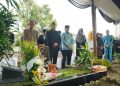 Bupati Garut, Abdusy Syakur Amin, melaksanakan ziarah ke makam para pemimpin terdahulu Kabupaten Garut pada Jumat (13/2/2026).
(Foto: Muhamad Azi Zulhakim/ Diskominfo Kab. Garut)