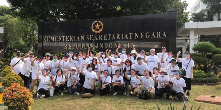 Para korban Jiwasraya usai mengadu ke Sekretariat Negara RI. (Foto: Dok. Pribadi)