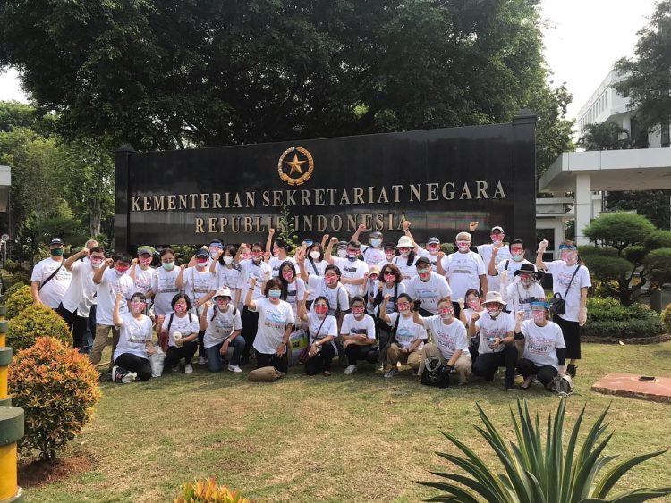 Para korban Jiwasraya usai mengadu ke Sekretariat Negara RI. (Foto: Dok. Pribadi)