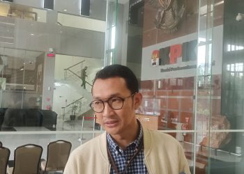 Juru Bicara KPK, Budi Prasetyo saat dimintai keterangan terkait kasus dugaan gratifikasi batu bara (Foto: Ainul Ghurri/Kabariku)