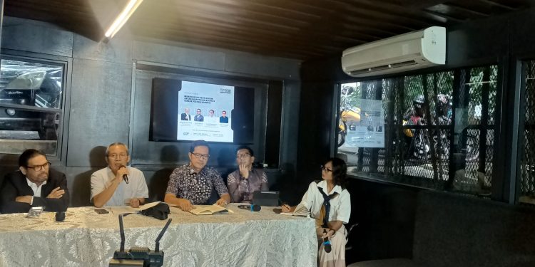 Iwakum menggelar diskusi publik bertajuk "Menakar Batas Hukum Antara Keputusan Bisnis dan Tindak Pidana Korupsi" di Pati Unus, Jakarta Selatan (Foto: Ainul Ghurri/Kabariku)