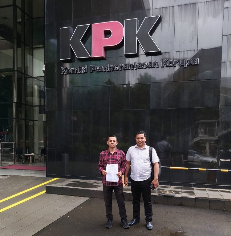 Tim Anti Korupsi Daerah (TAKD) melaporkan Bupati Manggarai Timur atas dugaan gratifikasi ke KPK. (Foto: Dok. Pribadi)