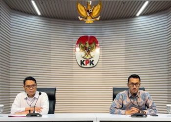 Plt Deputi Bidang Penindakan dan Eksekusi KPK Asep Guntur Rahayu tengah memaparkan kronologi Tersangka Korupsi Ditjen Bea Cukai. (Foto: Ainul Ghurri/Kabariku)