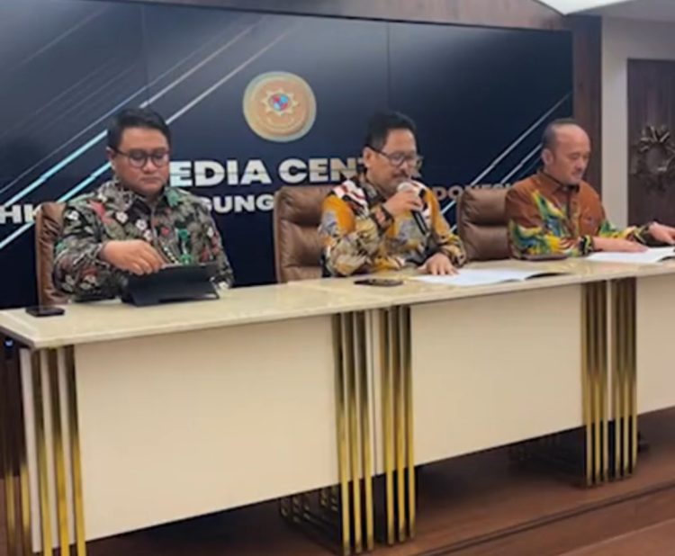 Juru Bicara Mahkamah Agung (MA), Prof. Yanto saat memberikan keterangan kepada awak media di ruang Media Center. (Foto: Ainul Ghurri/Kabariku)