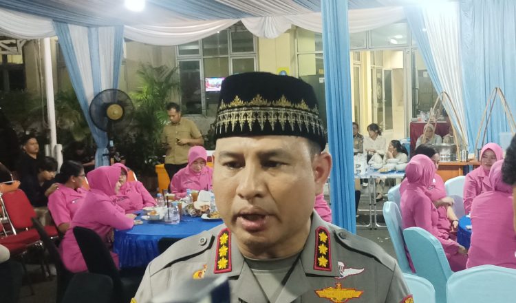 Kapolres Metro Jakarta Pusat, Kombes Pol Reynold Hutagalung saat dimintai keterangan terkait insiden mobil ugal-ugalan di Gunung Sahari. (Foto: Ainul Ghurri/Kabariku)