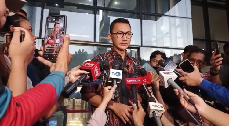 Juru Bicara KPK, Budi Prasetyo ketika diminta keterangan di Gedung Merah Putih KPK. (Foto: Ainul Ghurri/Kabariku)