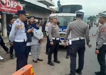 Forum Lalu Lintas Garut dibawah koordinasi Satlantas Polres Garut, melaksanakan kegiatan pengecekan jalur sebagai persiapan menjelang musim mudik dan balik Lebaran 2026. /kavargarut.com