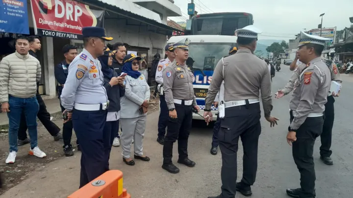Forum Lalu Lintas Garut dibawah koordinasi Satlantas Polres Garut, melaksanakan kegiatan pengecekan jalur sebagai persiapan menjelang musim mudik dan balik Lebaran 2026. /kavargarut.com