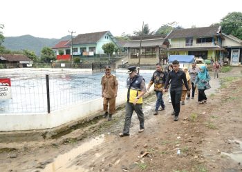 Bupati Garut, Abdusy Syakur Amin, melakukan monitoring langsung terhadap kondisi infrastruktur jalan di wilayah Garut bagian selatan Diskominfo Kab. Garut