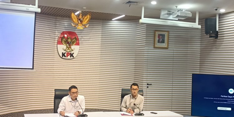 KPK menggelar konferensi pers terkait penangkapan Bupati Pekalongan, Fadia Arafiq. (Foto: Ainul Ghurri/Kabariku)