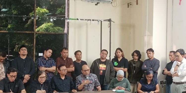 Eks Penyidik KPK Novel Baswedan mengecam penyiraman air keras terhadap aktivis KontraS Andrie Yunus di YLBHI. (Foto: Ainul Ghurri/Kabariku)