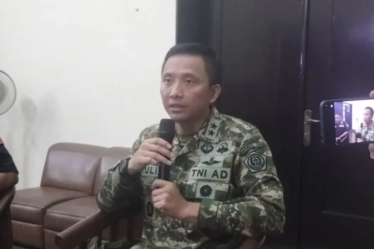 Kepala Pusat Penerangan Mabes TNI Mayjen TNI Aulia Dwi Nasrullah kepada awak media di Jakarta Pusat, Selasa (17/3/2026) (ANTARA/Walda Marison)