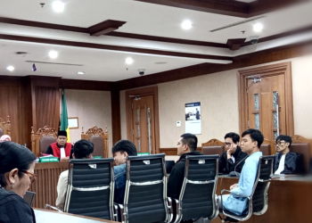 Direktur Lokataru Foundation, Delpedro Marhaen saat menjalani sidang di PN Jakarta Pusat. (Foto: Ainul Ghurri Kabariku)