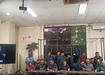 YLBHI dan sejumlah koalisi masyarakat sipil menggelar konferensi pers soal penyiraman air keras terhadap aktivis KontraS Andrie Yunus (Foto: Ainul Ghurri/Kabariku)