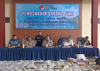 Polres Jakarta Pusat menggelar konferensi pers terkait pengungkapan ribuan ekstasi dan jenis narkoba lainnya. (Foto: Ainul Ghurri/Kabariku)