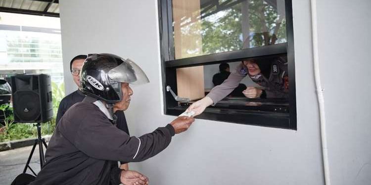 Pembayaran STNK di Samsat Garut/Diskominfo