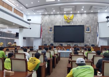 Audiensi antara relawan dengan DPRD dan DLH Garut