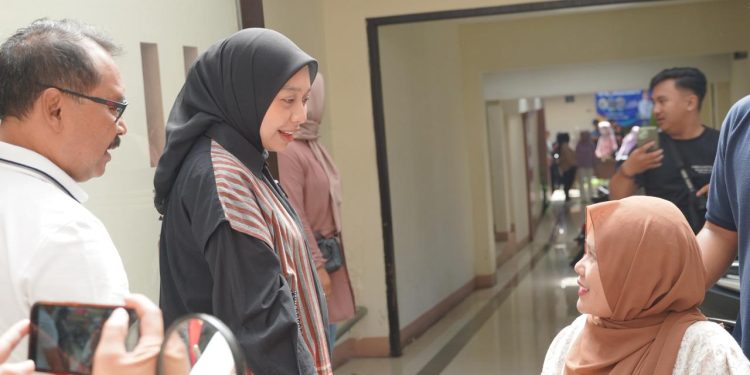 Wakil Bupati Garut, Putri Karlina, melakukan monitoring langsung terhadap pelayanan KB MKJP Metode Operasi Wanita (MOW) di Klinik Bunda Alya/ Diskominfo Kab. Garut)