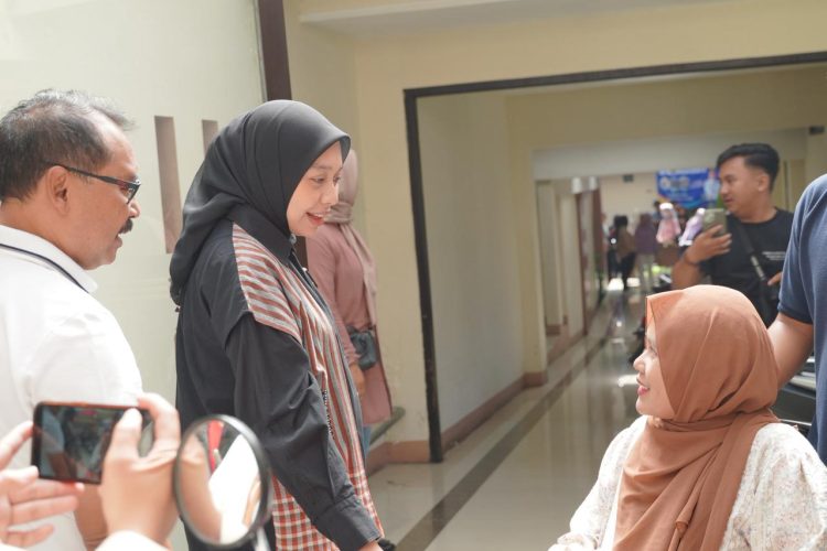 Wakil Bupati Garut, Putri Karlina, melakukan monitoring langsung terhadap pelayanan KB MKJP Metode Operasi Wanita (MOW) di Klinik Bunda Alya/ Diskominfo Kab. Garut)