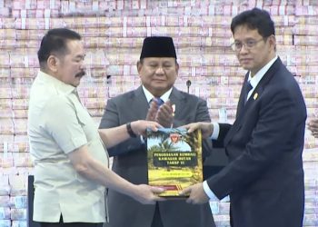 Kejagung serahkan Rp11,4 triliun, Presiden Prabowo sebut setara perbaikan 34.000 sekolah dan 500.000 rumah.(Dok.Setpres)