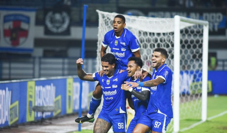 Persib Bandung bertandang ke Padang