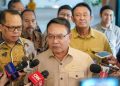 Kepala Staf Kepresidenan Jenderal TNI (Purn.) Prof. Dr. Dudung Abdurachman memberikan keterangan pers usai menerima kunjungan pimpinan Komisi Pemberantasan Korupsi (KPK) di Gedung Bina Graha, Komplek Istana Kepresidenan, Jakarta, pada Selasa (5/5/2026)