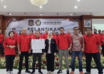 KAUP FHUP lantik pengurus 2026–2030, Sayuti Abubakar tekankan jejaring alumni dan pelatihan lulusan hukum (Foto: Bemby/kabariku.com)
