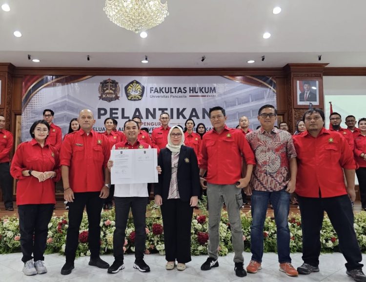 KAUP FHUP lantik pengurus 2026–2030, Sayuti Abubakar tekankan jejaring alumni dan pelatihan lulusan hukum (Foto: Bemby/kabariku.com)