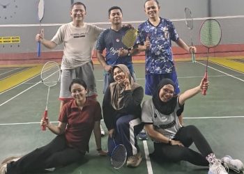 Sejumlah karyawan PT Spitze Sentosa Indonesia mengikuti kegiatan badminton bersama di Kabupaten Bekasi, Kamis (25/6/2026). (Istimewa)