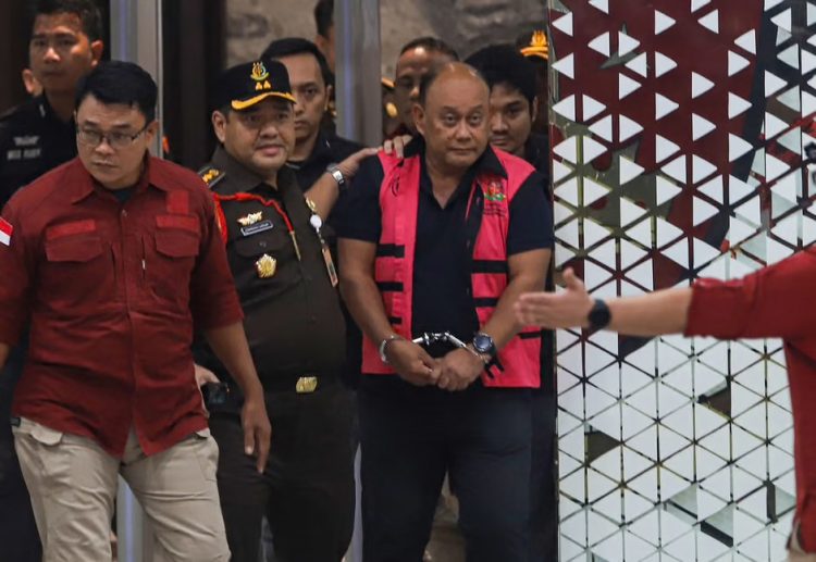 Kejagung menahan Dadan Hindayana, Lodewyk Pusung, dan Sony Sonjaya sehari setelah dicopot Presiden Prabowo.(Istimewa)