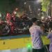 KPK mengangkut Porsche, Harley Davidson, Ducati, dan sejumlah kendaraan lainnya dari rumah Silmy Karim (Irfan/kabariku.com)