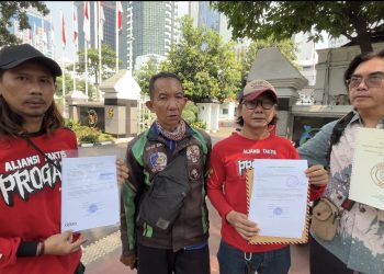 Laskar MALARI Progati menyerahkan draft Perppu perlindungan mitra ojol kepada pemerintah.(Irfan/kabariku.com)