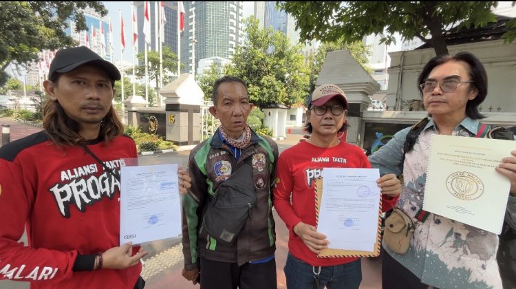 Laskar MALARI Progati menyerahkan draft Perppu perlindungan mitra ojol kepada pemerintah.(Irfan/kabariku.com)