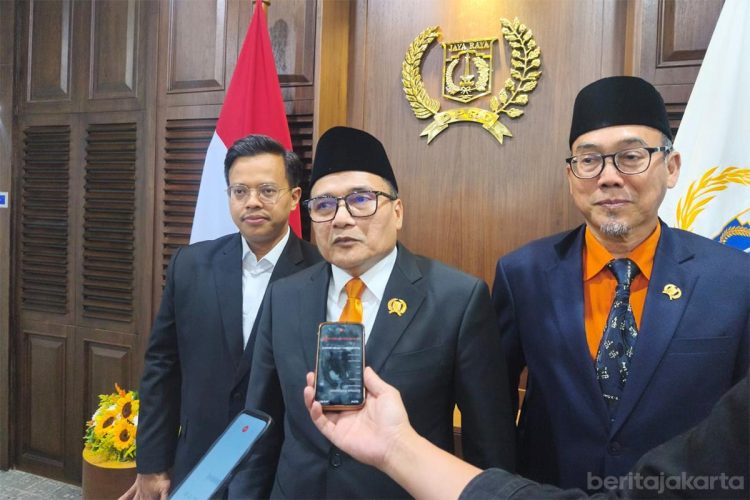 Ketua DPRD DKI Jakarta, Suhud Alynudin menegaskan komitmennya melanjutkan berbagai capaian positif yang telah dibangun sekaligus memperkuat sinergi dengan Pemprov DKI dalam menjalankan pembangunan dan meningkatkan kesejahteraan masyarakat.