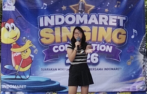 Claudia Desy Erwiena Br Ginting Munthe mencuri perhatian dalam Singing Competition Indomaret Pakuan Regency Bogor (Istimewa)