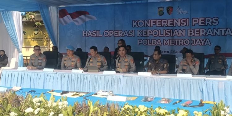 Polda Metro Jaya mengungkap 769 kasus curanmor dan menangkap 729 tersangka dalam Operasi Berantas Jaya 2026.(Dok.Irfan/kabariku.com)