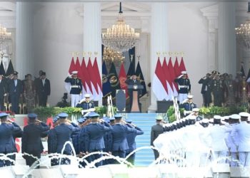 Presiden Prabowo Subianto memimpin Upacara Prasetya Perwira (Praspa) TNI dan Polri Tahun 2026 di halaman depan Istana Merdeka, Jakarta, Rabu (22/7/2026). Upacara ini menandai pelantikan perwira muda sebagai awal pengabdian kepada bangsa dan negara. Foto: BPMI Setpres.